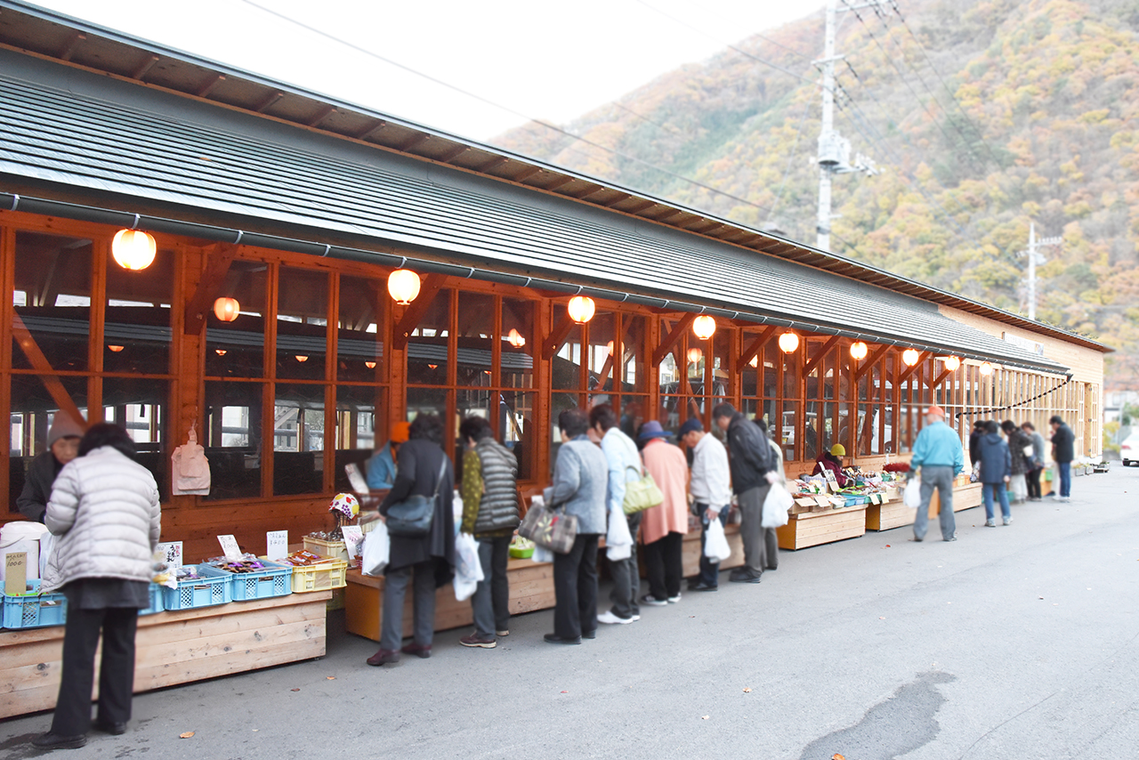 朝市の様子です